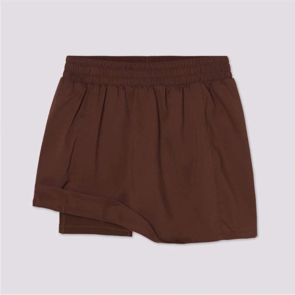 GIRLFRIEND COLLECTIVE Birdie Woven Skort in Earth Brown L
